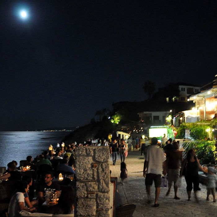 Kassandra, Nightlife