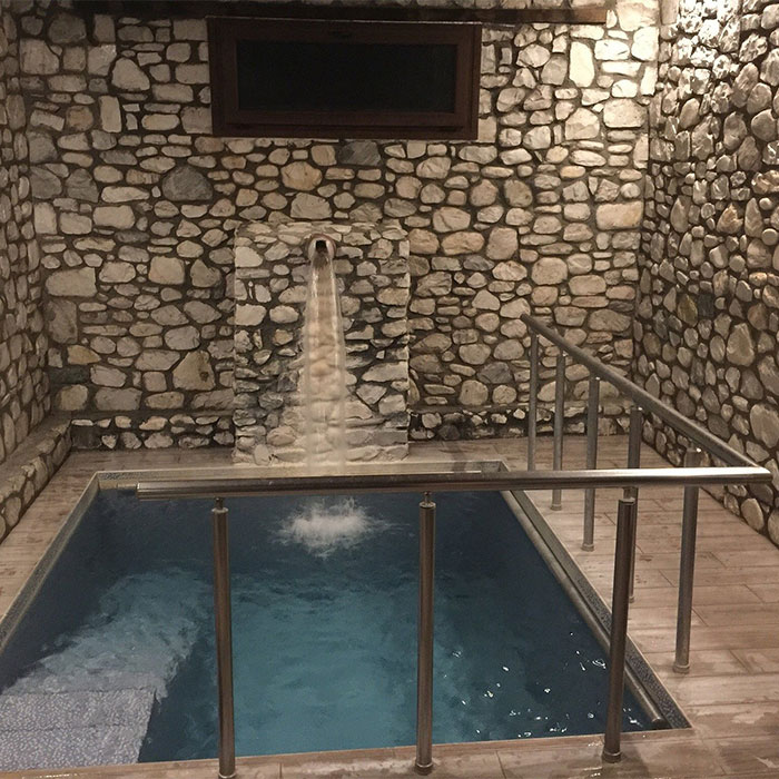 Pozar Baths, Pella